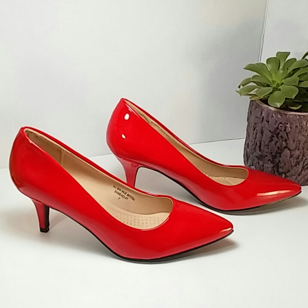 ๐ Glossy Red Low Pointy Toe Pump ๐ - Picture 3 of 8